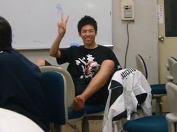 ��イ�����